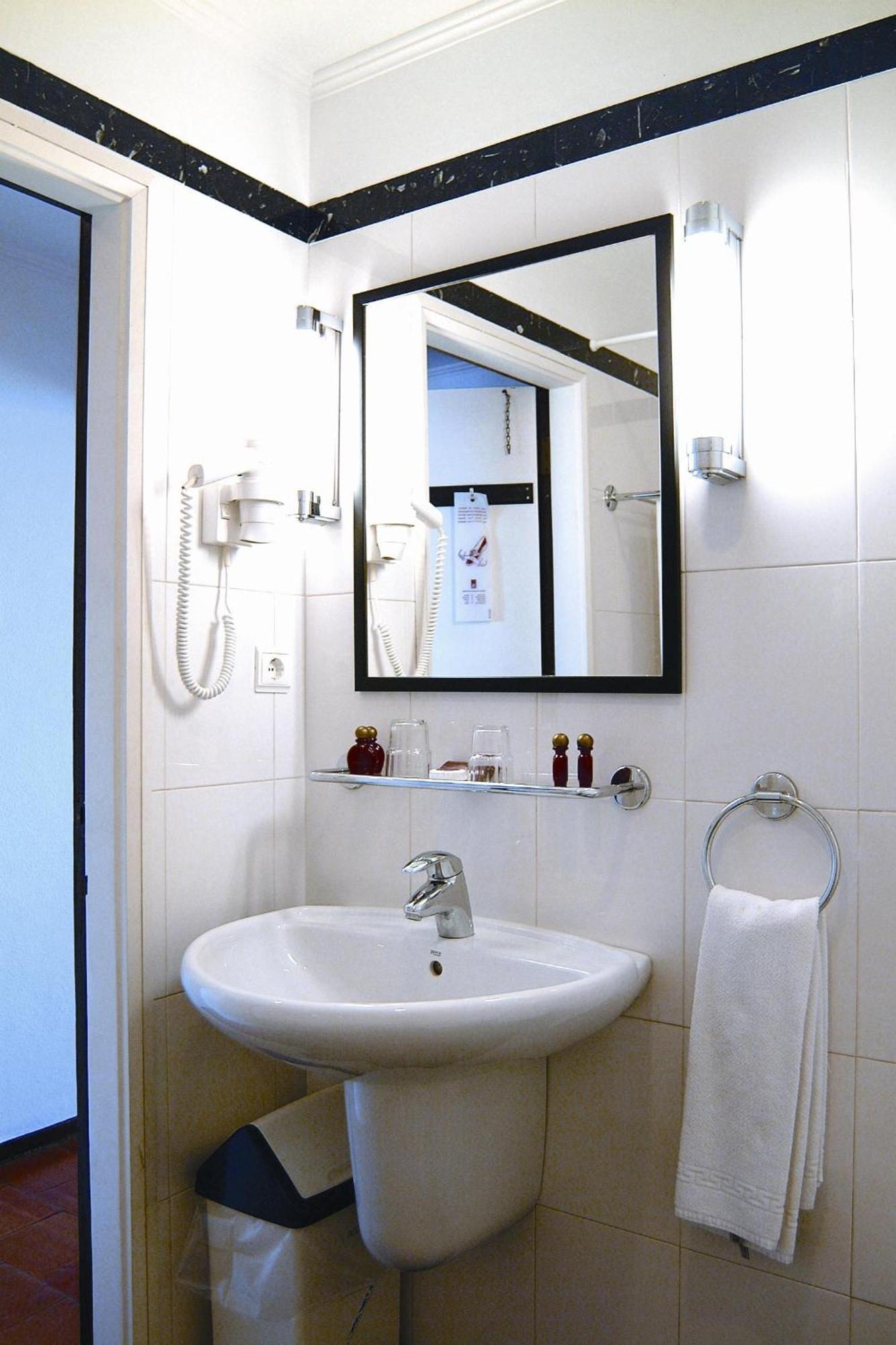 Camera Matrimoniale/Doppia con Letti Singoli con Letto Supplementare